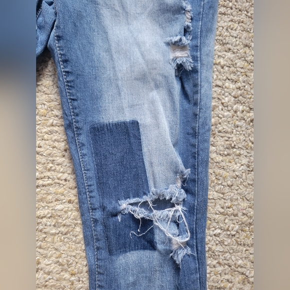 Distressed two tone patchwork jeans - Picture 3 of 6